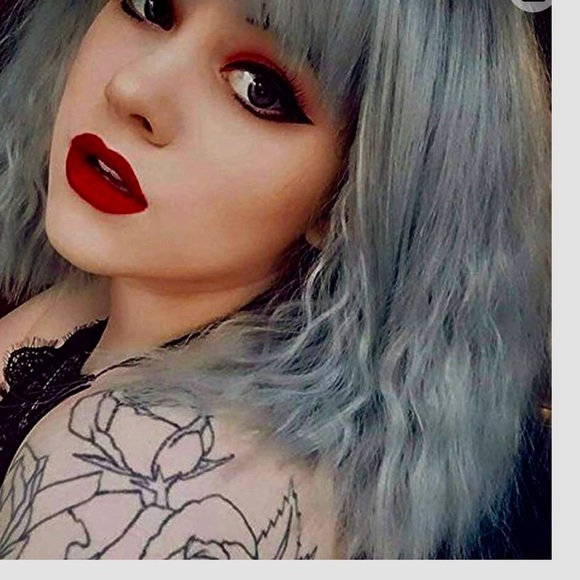 Synthetic modern gray wig with bangs approximately 11” long, wavy curl - Picture 2 of 10